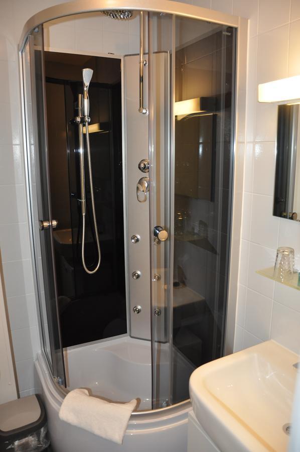 Acacia Hotel 2*